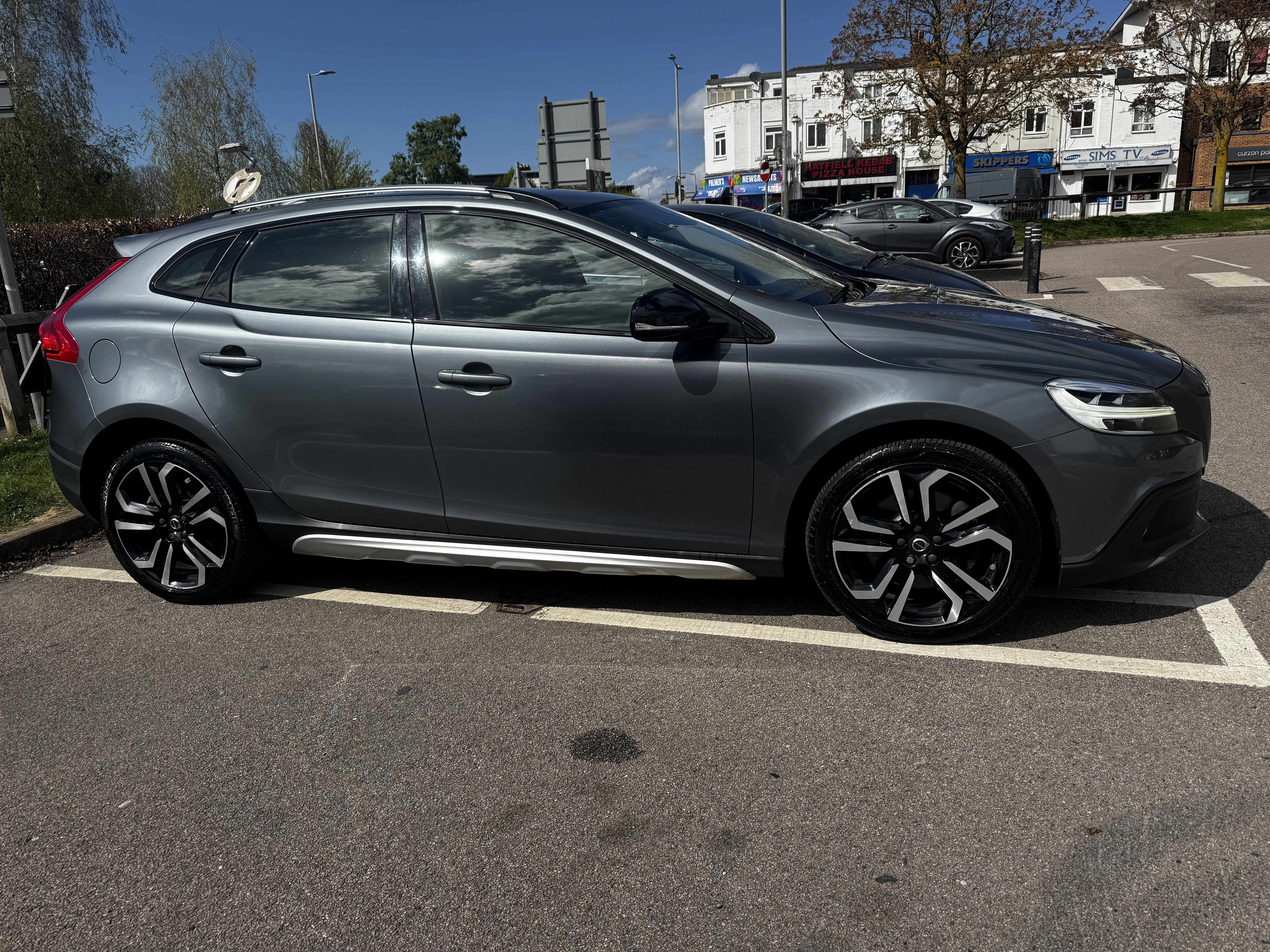 Volvo V40 Cross Country side view
